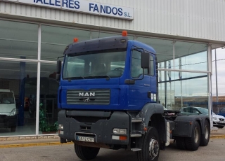 Tractora de obras MAN 33.483, 6x6, del año 2004 con 366.160km