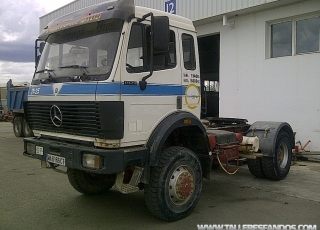 Tractora usada marca Mercedes modelo 1929AK, 4x4, manual, del año 1991, suspensión de ballestas, freno eléctrico y engrase centralizado.