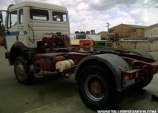 Tractora usada marca Mercedes modelo 1929AK, 4x4, manual, del año 1991, suspensión de ballestas, freno eléctrico y engrase centralizado.