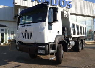 New IVECO ASTRA HD9 64.45, 6x4 of 450cv, Euro 6 with manual gearbox.