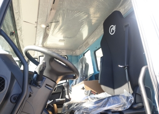 Nuevo IVECO ASTRA HD9 64.50, 6x4 de 500cv, Euro 6 con el siguiente equipamiento:  - Aire acondicionado.
 - Visera.
 - Asiento conductor Confort.
 - Gancho de maniobra trasero.
 - Radio Bluetooh con manos libres.
 - Cambio manual.  Carrozado con caja volquete CANTONI de 14m3.