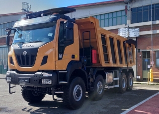 New IVECO ASTRA HHD9 86.50, 8x6 of 500cv, with Allison 4700  gearbox with retarder.
With new CANTONI box 24m3