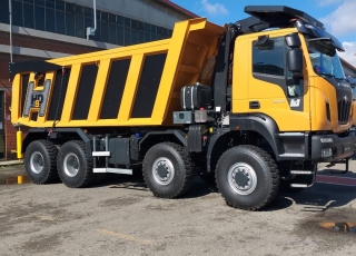 New IVECO ASTRA HHD9 86.50, 8x6 of 500cv, with Allison 4700  gearbox with retarder.
With new CANTONI box 24m3