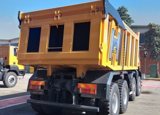 New IVECO ASTRA HHD9 86.50, 8x6 of 500cv, with Allison 4700  gearbox with retarder.
With new CANTONI box 24m3