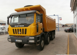 Dumper de ocasión marca ASTRA HD8 86.56, 8x6, manual, año 2007, caja cuadrada de 20m3.