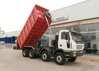 Dumper de ocasión marca ASTRA HD8 86.56, 8x6, manual, año 2007, caja cuadrada de 20m3.