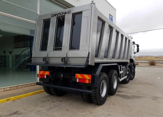 New IVECO ASTRA HD9 84.50, 8x4 of 500cv, Euro 6 with automatic gearbox.
With Canotni box of 20m3.