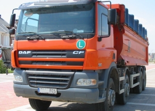 Dumper DAF CF 85.430, 8x4, año de fabricación 2006, sobre 150.000km, en perfecto estado. 