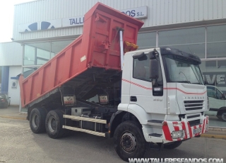 Dumper IVECO AD380T35, 6x4, año 2007, con solo 85.204km.