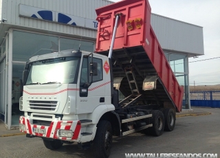 Dumper IVECO AD380T35, 6x4, año 2007, con solo 85.204km.