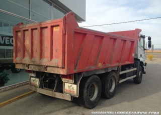 Dumper IVECO AD380T35, 6x4, año 2007, con solo 85.204km.