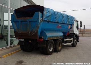 Dumper IVECO AD380T35, 6x4, del año 2006, 166.000km