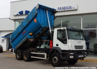 Dumper IVECO AD380T35, 6x4, del año 2006, 166.000km