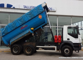 Dumper IVECO AD380T35, 6x4, del año 2006, 166.000km