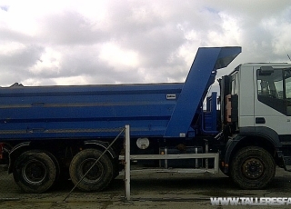 Camión Dumper IVECO AD380T38, 6x4, con caja Danima, año 2006, 129100km.