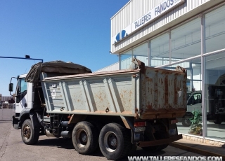 Dumper IVECO AD380T38, 6x4, del año 2006