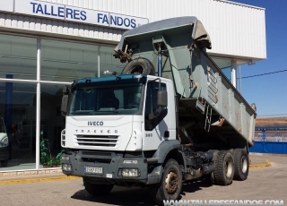 Dumper IVECO AD380T38, 6x4, del año 2006