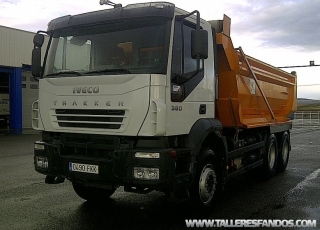 Dumper IVECO AD380T38, 6x4, manual, solo 16.000km, del año 2006