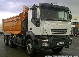 Dumper IVECO AD380T38, 6x4, manual, solo 16.000km, del año 2006