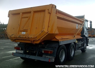 Dumper IVECO AD380T38, 6x4, manual, solo 16.000km, del año 2006