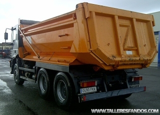 Dumper IVECO AD380T38, 6x4, manual, solo 16.000km, del año 2006