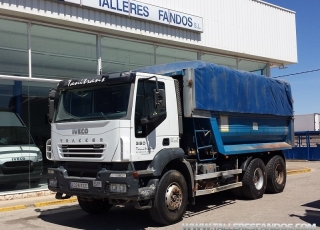 Dumper de ocasión IVECO AD380T38, 6x4, del año 2006, con toldo, 160.726km