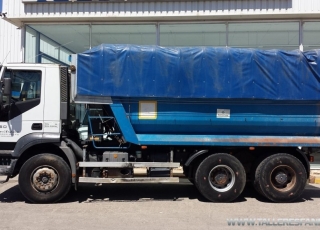 Dumper de ocasión IVECO AD380T38, 6x4, del año 2006, con toldo, 160.726km