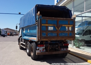 Dumper de ocasión IVECO AD380T38, 6x4, del año 2006, con toldo, 160.726km