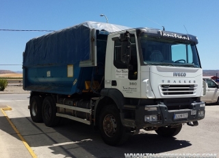 Dumper de ocasión IVECO AD380T38, 6x4, del año 2006, con toldo, 160.726km