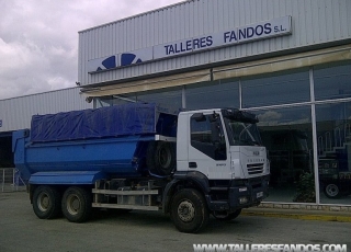 Camión Dumper IVECO AD380T38, 6x4, año 2006, 175.000km