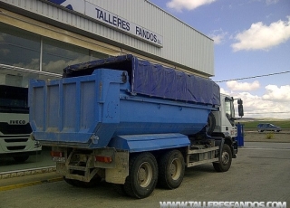 Camión Dumper IVECO AD380T38, 6x4, año 2006, 175.000km