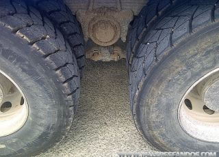 Camión Dumper IVECO AD380T38, 6x4, año 2006, 175.000km