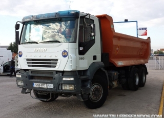 Camion Dumper IVECO AD380T38, 6x4, año 2006, con 146.335km, con caja conica de 14m3