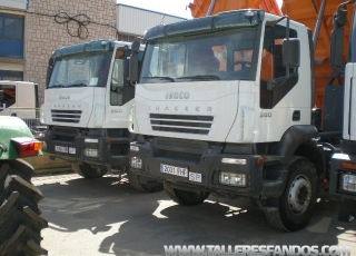 Camión usado, dumper marca IVECO AD380T38, 6x4, manual del año 2007, con caja Meiller Kipper.