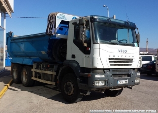 Dumper IVECO AD380T44, 6x4, año 2007, 156.187km, en muy buen estado.