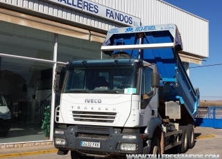 Dumper IVECO AD380T44, 6x4, año 2007, 156.187km, en muy buen estado.