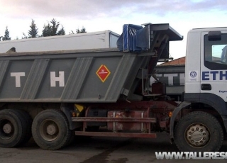 Camión usado marca IVECO modelo Trakker AD380T44.