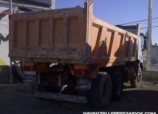 Dumper IVECO MP380E35H, 6x4 del año 2002.