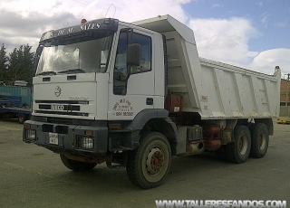 Dumper IVECO MP380E35H, 6x4 del año 2002.