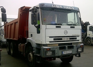 Camión Dumper IVECO MP380E38, 6x4, con caja Meiller Kipper, del año 2003.