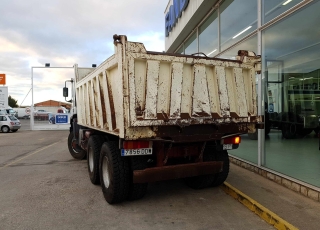 Dumper de ocasion IVECO MP380E42W 6x6 con tracción total.