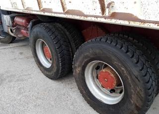 Dumper de ocasion IVECO MP380E42W 6x6 con tracción total.