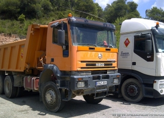 Dumper IVECO MP380E44W 6x6 del año 2002