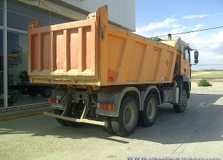 Dumper MAN 33.360 FDAK, 6X6, no es common rail, año 2004, 235.800km.