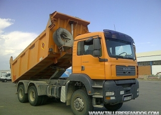 Dumper MAN 33.360 FDAK, 6X6, no es common rail, año 2004, 235.800km.