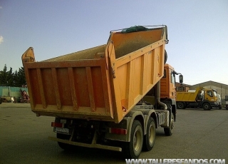 Dumper MAN 33.360 FDAK, 6X6, no es common rail, año 2004, 235.800km.