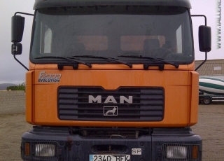 Dumper MAN 33.364, 6x4, manual, año 2001, caja Meiller Kipper.