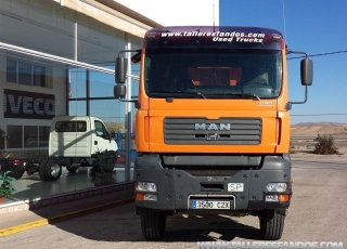 Dumper MAN TG 390A, 6x6, con caja Meiller, año 2004, 196.042km, manual, en buen estado.