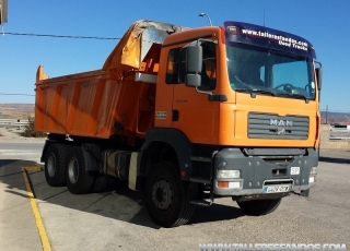 Dumper MAN TG 360A, 6x4, con caja Meiller, año 2004, 218.045km, manual, en buen estado.