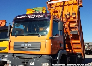 Dumper MAN TG 360A, 6x4, con caja Meiller, año 2004, 218.045km, manual, en buen estado.